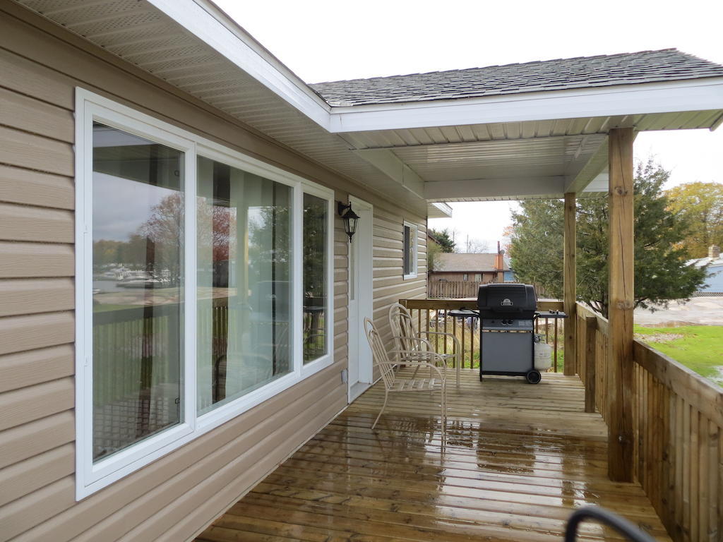 Halls Cottages Honey Harbor Room photo